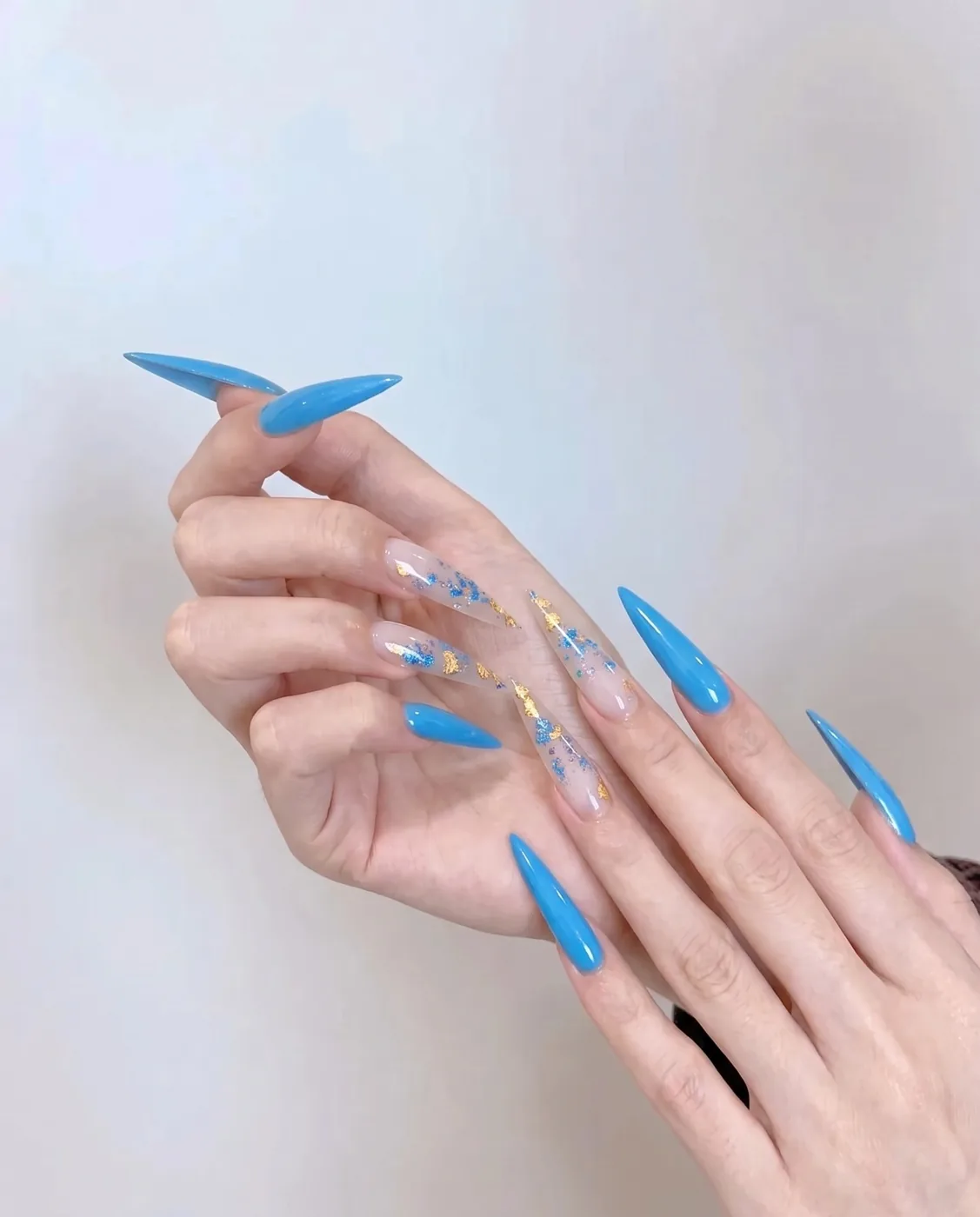 Blaue Stilettos